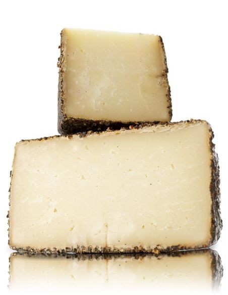 La Antigua Queso de Oveja Añejo a la Pimienta Negra